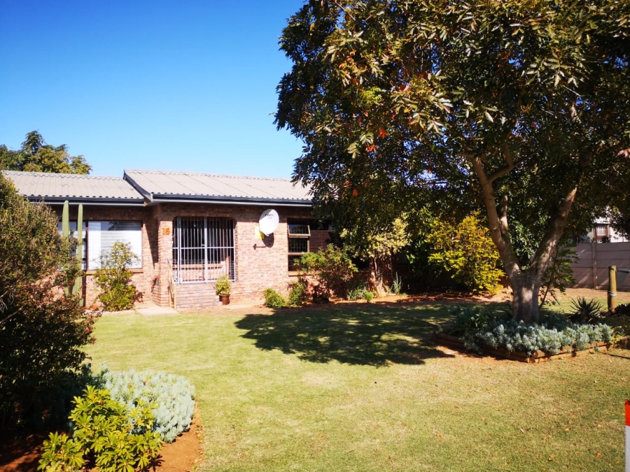 4 Bedroom Property for Sale in Campher Park Eastern Cape